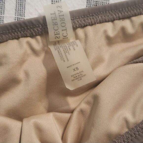 Victoria's Secret Bikini - Picture 3 of 7